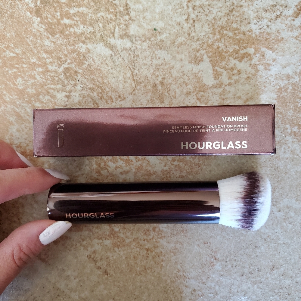 Hourglass Vanish Seamless Finish Foundatio…